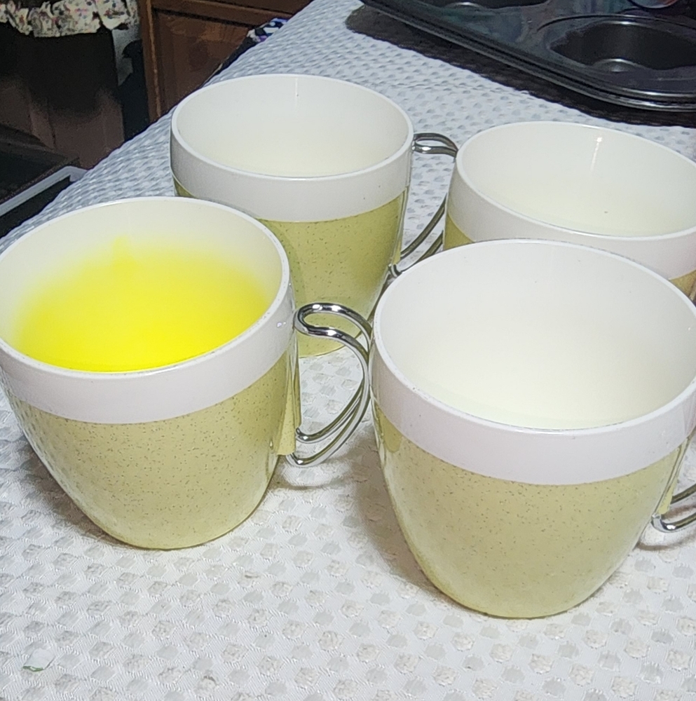 VINTAGE EUC NFC RETRO YELLOW  INSULATED MUGS 8 oz.  3.5" high